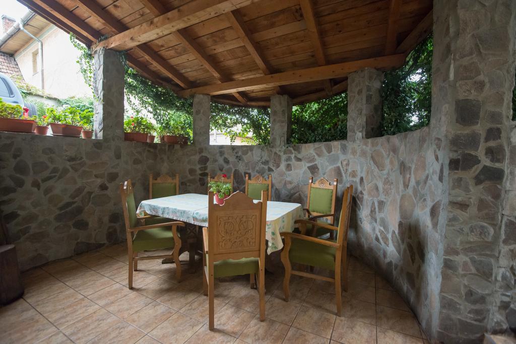 Hotel Béluci Panzió Odorheiu Secuiesc Esterno foto