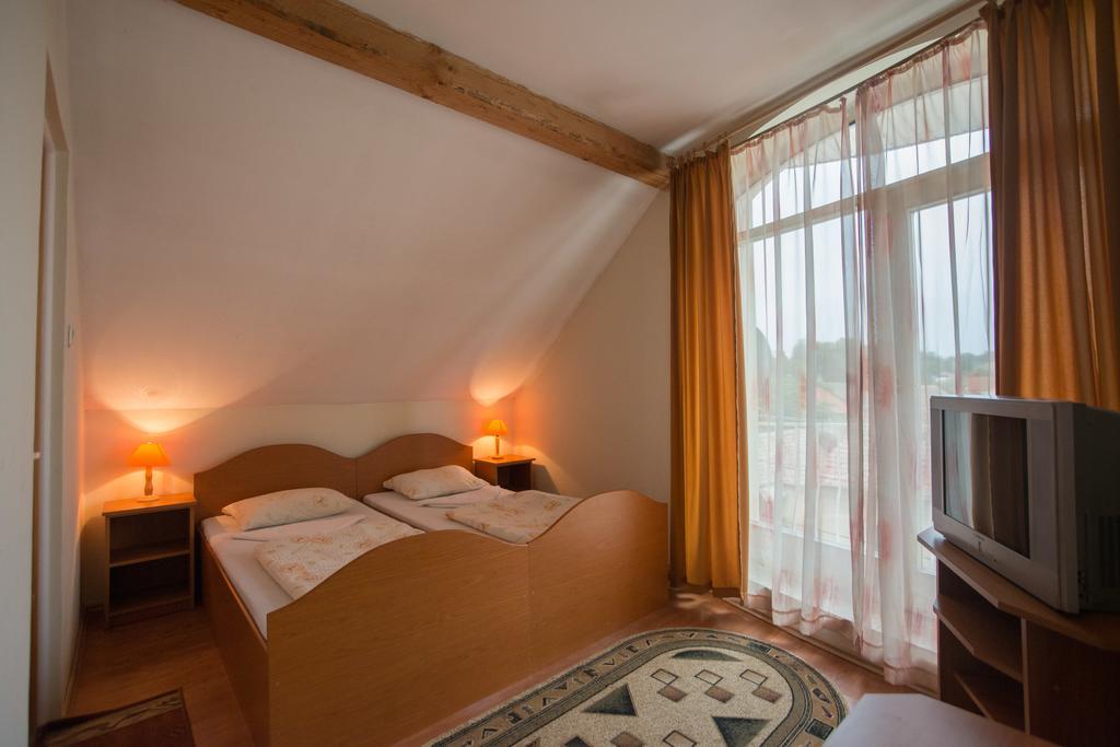 Hotel Béluci Panzió Odorheiu Secuiesc Esterno foto