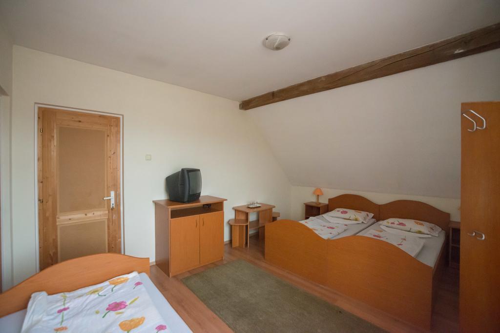Hotel Béluci Panzió Odorheiu Secuiesc Esterno foto