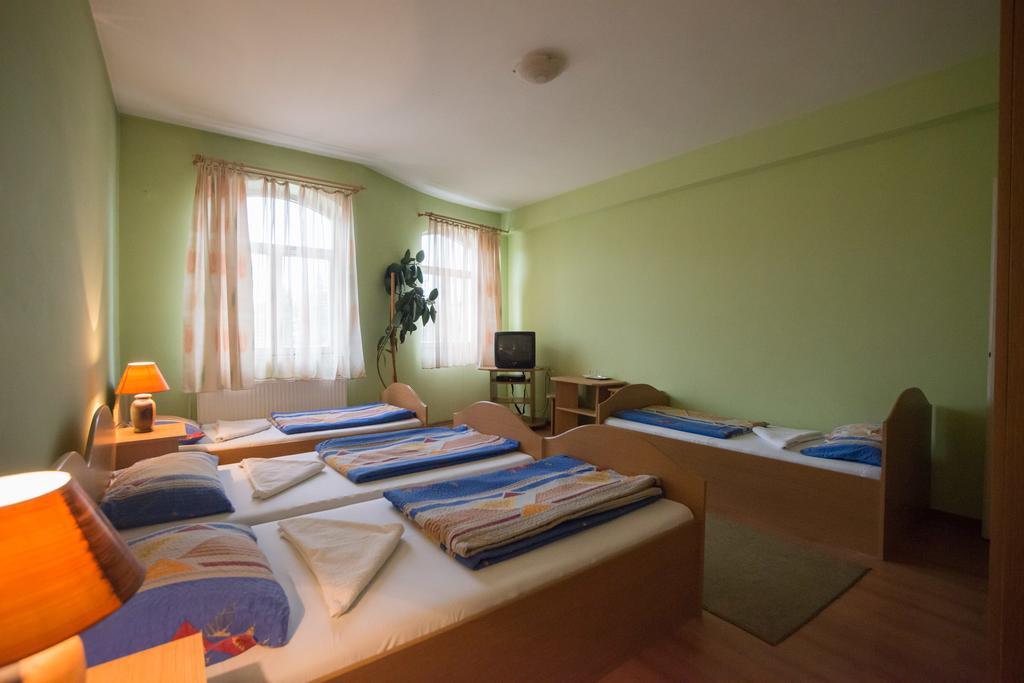 Hotel Béluci Panzió Odorheiu Secuiesc Esterno foto