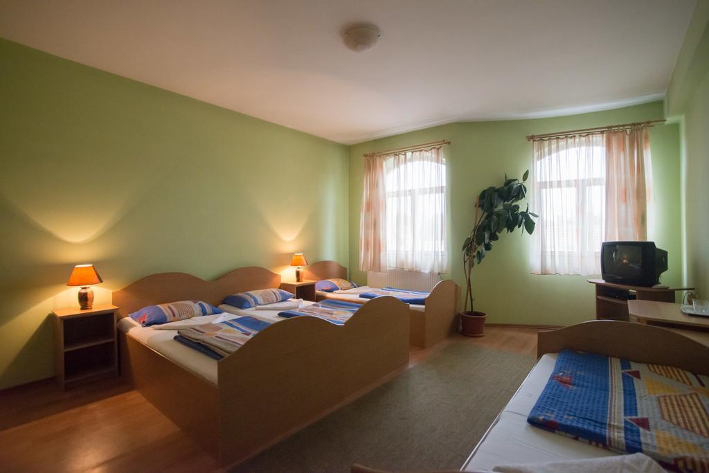 Hotel Béluci Panzió Odorheiu Secuiesc Esterno foto