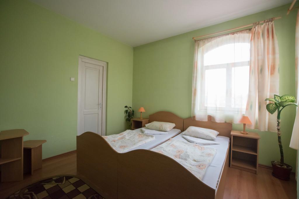 Hotel Béluci Panzió Odorheiu Secuiesc Esterno foto