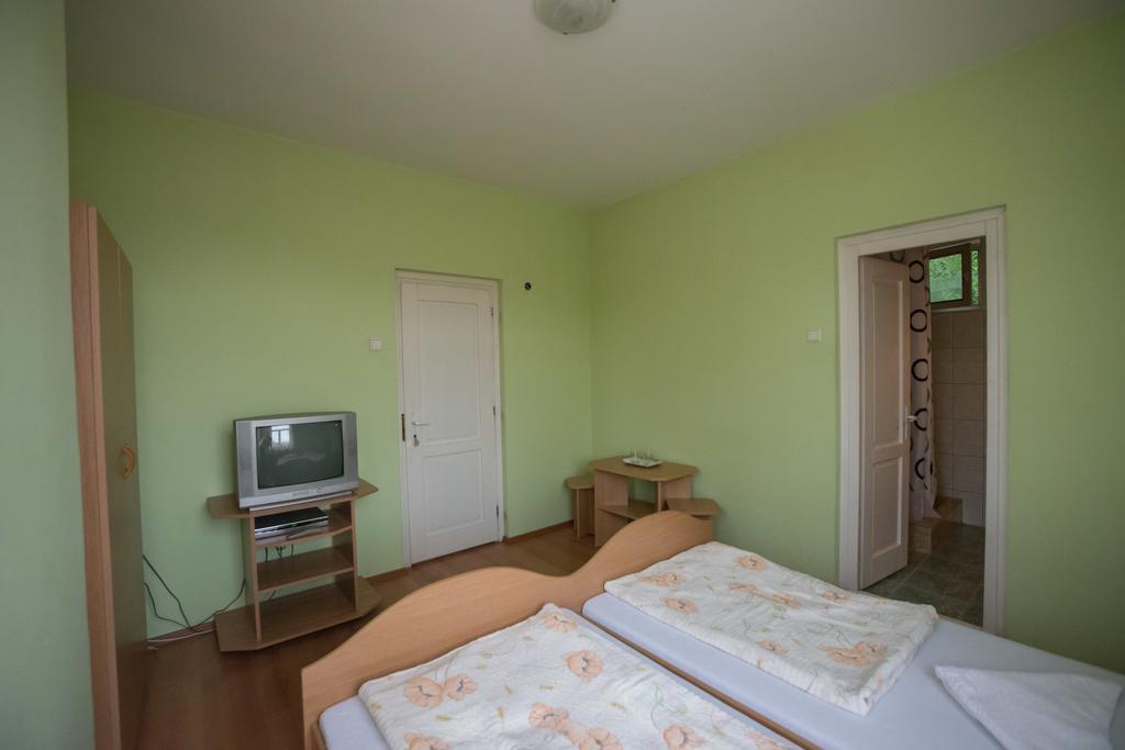Hotel Béluci Panzió Odorheiu Secuiesc Esterno foto