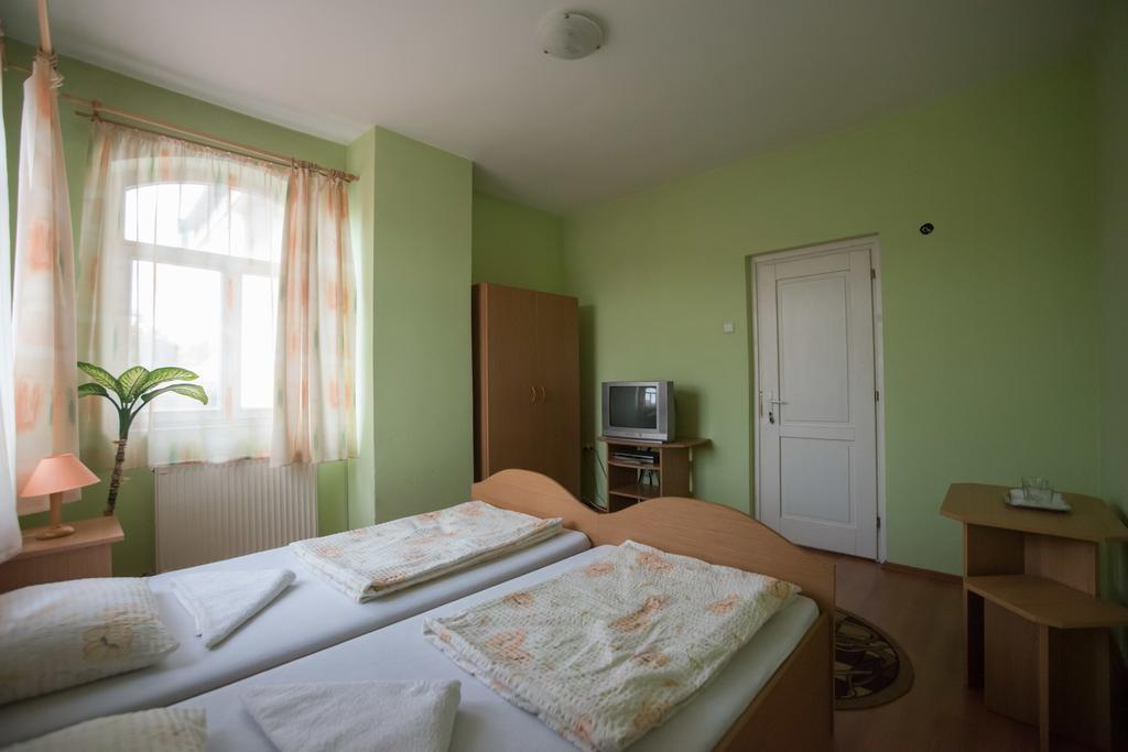 Hotel Béluci Panzió Odorheiu Secuiesc Esterno foto