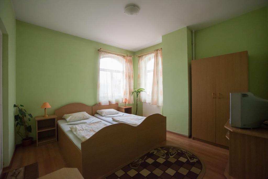 Hotel Béluci Panzió Odorheiu Secuiesc Esterno foto