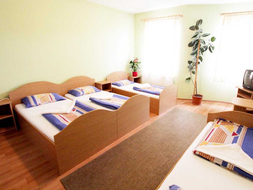 Hotel Béluci Panzió Odorheiu Secuiesc Esterno foto