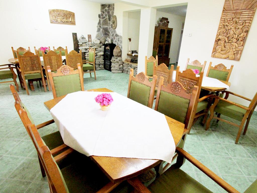 Hotel Béluci Panzió Odorheiu Secuiesc Esterno foto