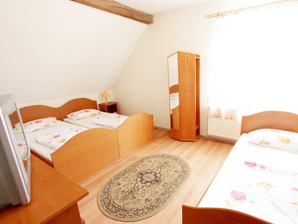 Hotel Béluci Panzió Odorheiu Secuiesc Esterno foto